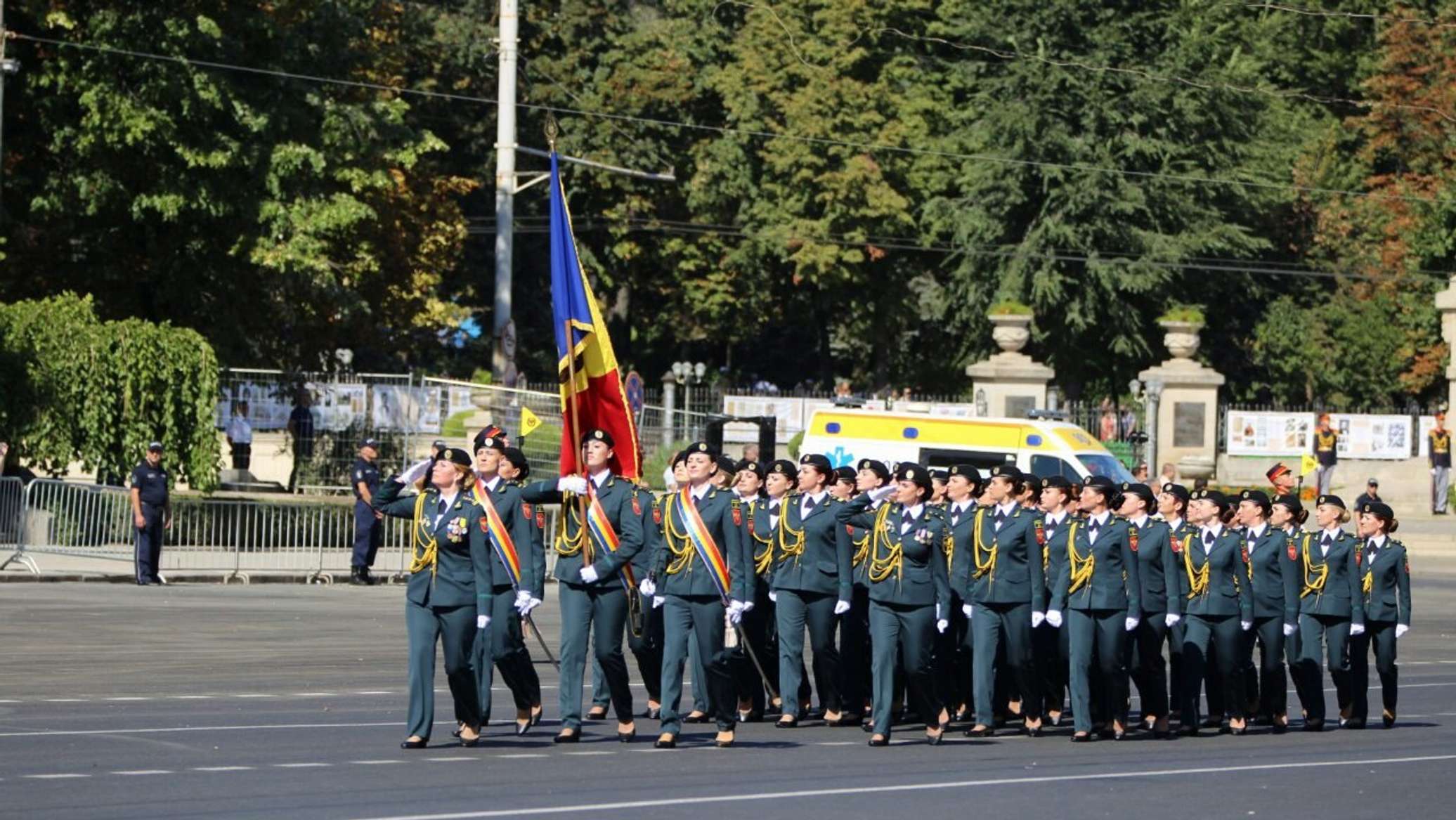 "10 миллионов на милитаристское шоу": Петрович назвал военный парад в Кишиневе "ширмой"