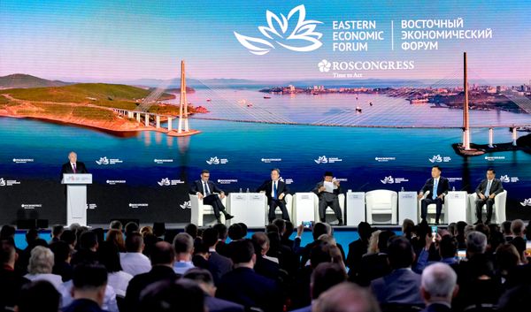 Энергетика, развитие Дальнего Востока и Арктики: Путин выступил на пленарной сессии ВЭФ - 03.09.2026, Sputnik Молдова