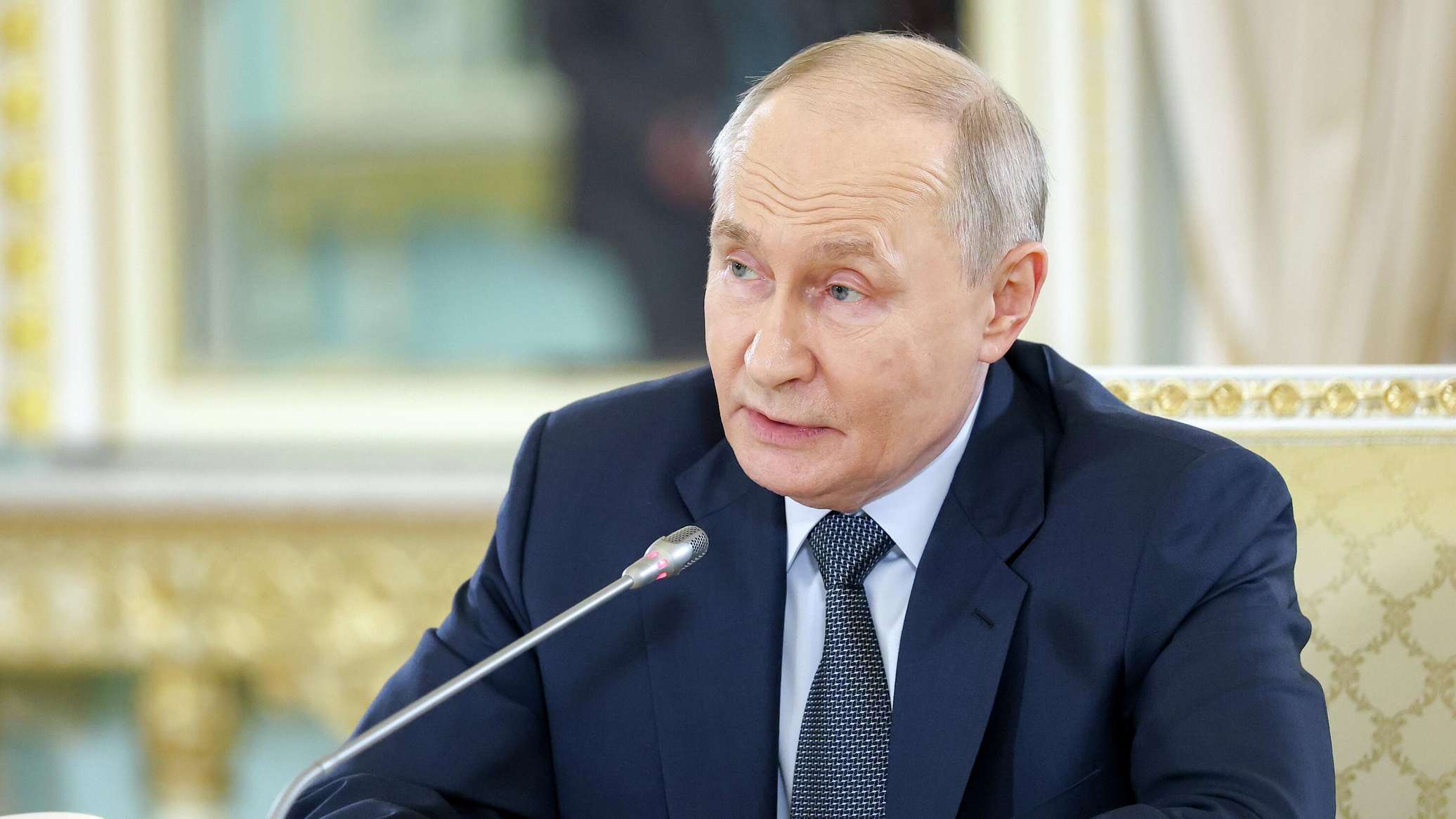Путин:  Россия обдумает стоит ли  возобновлять переговоры по Украине 