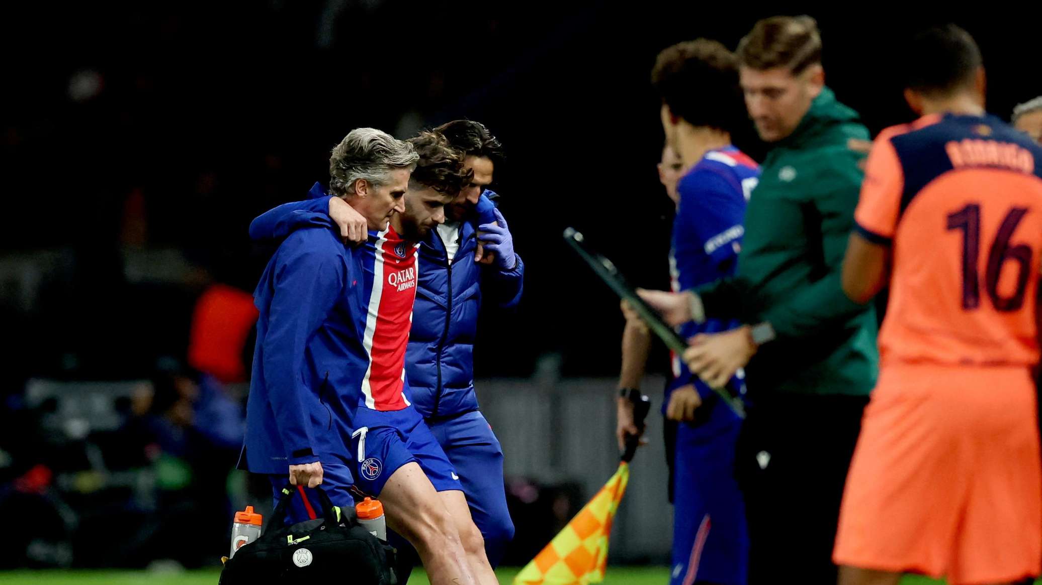 Кварацхелия успешно перенес операцию на крестообразной связке колена
