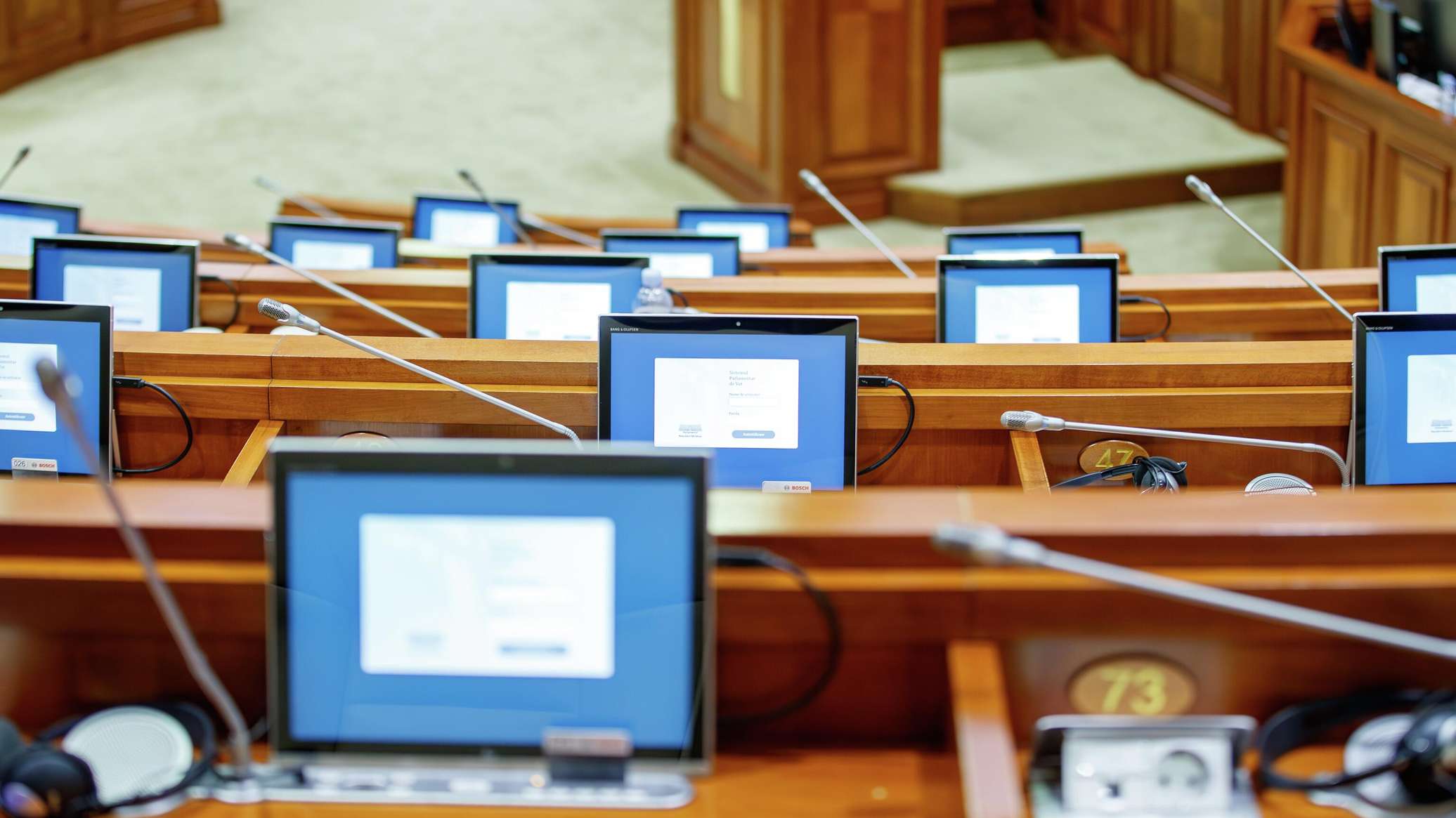Parlamentul examinează în ședință închisă structura și efectivul Armatei Naționale