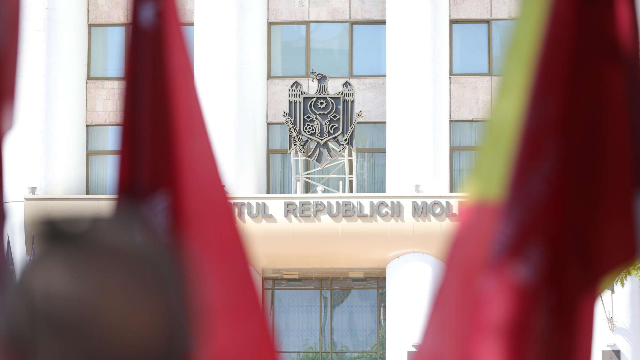 Протест судей проходит в Молдове: пикет у парламента и японская забастовка